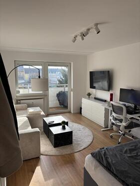 Foto - Großes, helles WG-Zimmer mit Balkon in München