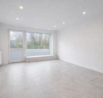 Zur Vermietung steht eine ca. 40 m² große Gewerbeeinheit in zentraler Lage von Lehrte, nur wenige Gehminuten vom Bahnhof entfernt. Die Einheit befindet sich im Erdgeschoss eines gepflegten...