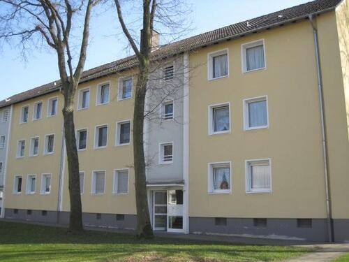 Foto - Renovierte 3-Zimmer-Wohnung mit Balkon in gepflegtem Mehrfamilienhaus!