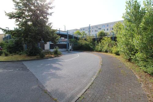 Foto - Sicher parken, entspannt starten - überdachter Stellplatz!