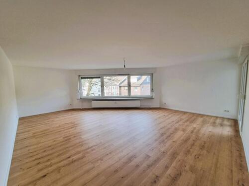 Foto - Erstbezug nach Sanierung: 3-Zi.-Wohnung mit Balkon & Terrasse, TG-Stellplatz in Bergisch Gladbach