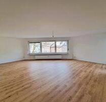 Erstbezug nach Sanierung: 3-Zi.-Wohnung mit Balkon & Terrasse, TG-Stellplatz in Bergisch Gladbach