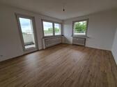Foto - 250 € Neumietergutschein* - frisch renovierte 2-Zimmer-Wohnung mit schönem Ausblick