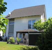 Neuwertiges Mehrgenerationenhaus Zweifamilienhaus mit Garten - Rheinau