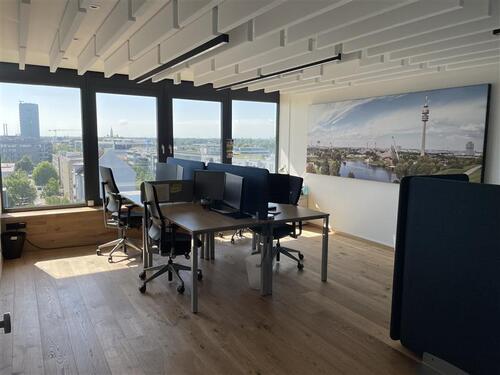 Foto - Lichtdurchflutetes möbliertes Bürozimmer mit zwei Dachterrassen - All-in-Miete