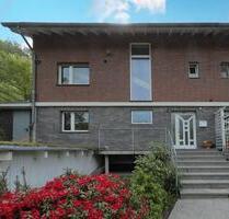 Modernisierte Doppelhaushälfte in ruhiger Hanglage - Overath