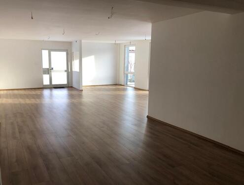 Foto - Ausstellungsfläche mit Fenster - Lager - Versandhandel, EG ca. 80 m²