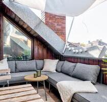 Helle 3-Zimmer-Dachgeschosswohnung mit Süd-Loggia, separatem WC & - Augsburg Innenstadt