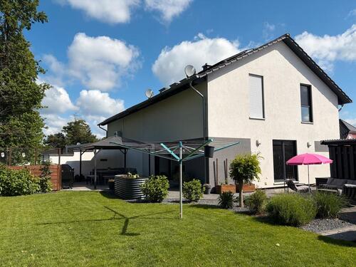 Foto - Moderne Doppelhaushälfte in Feldrandlage
