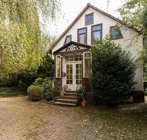 Gartengrundstück mit 2 Häusern - 190.000,00 EUR Kaufpreis, in Bad Pyrmont (PLZ: 31812)