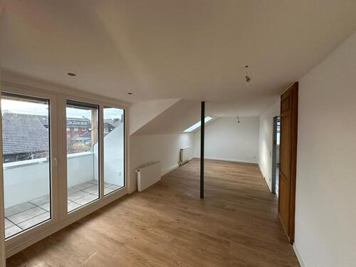 Foto - helle DG-Wohnung, 4 ZKB, Balkon, EBK, 75,8 qm