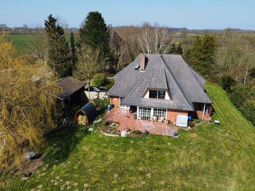 Foto - Haus mit Pferdestall und Dopellgarage