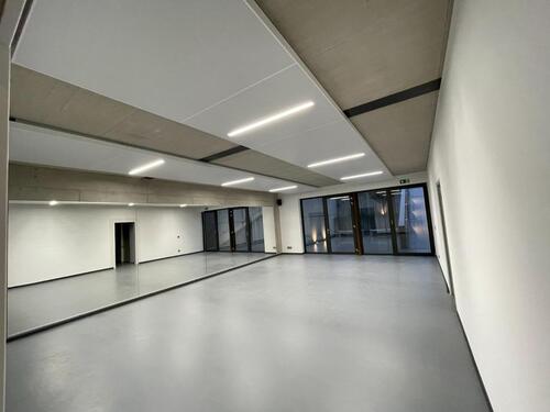 Foto - Moderne Sporthalle und Kursraum im Kölner Westen