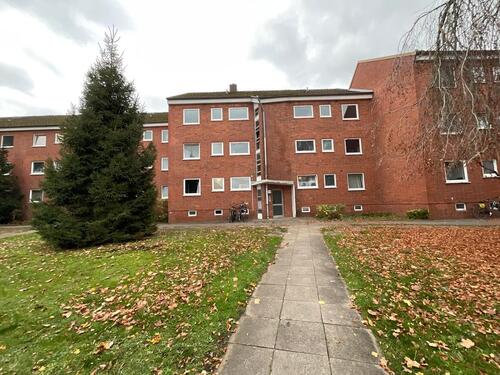 Foto - Frisch renovierte 3 Zimmer-Wohnung mit Balkon in der dritten Etage eines 6 Parteienhauses