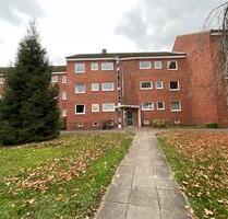 Frisch renovierte 3 Zimmer-Wohnung mit Balkon in der dritten Etage eines 6 Parteienhauses - Bad Bramstedt