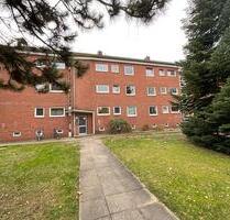 Frisch renovierte 3 Zimmer-Wohnung mit Balkon in der zweiten Etage eines 6 Parteienhauses - Bad Bramstedt