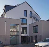 Ruhiges Hinterhaus im Zentrum von Neu-Isenburg, Erstbezug