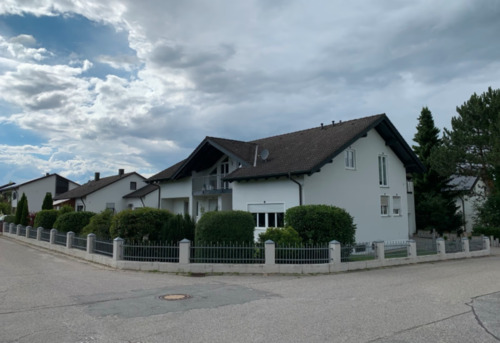 Foto - Geräumiges Zweifamilienhaus mit großzügigem Garten in Eichendorf