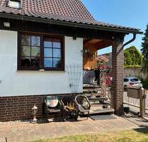 Haus mit viel grün und Teich und … - Neuzelle