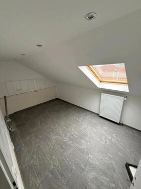 Foto - Großzügig, kernsanierte Dachgeschoßwhg ab sofort zu vermieten