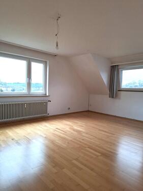 Foto - Charmante 2,5-Zimmer-Dachgeschosswohnung mit Loggia und Burgblick in ruhiger Lage von Hüttlingen