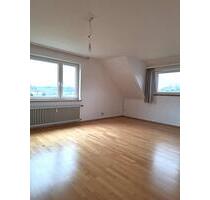 Charmante 2,5-Zimmer-Dachgeschosswohnung mit Loggia und Burgblick in ruhiger Lage von Hüttlingen