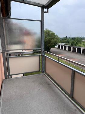 Foto - !Ab sofort! Helle 3-RW - sonniger West-Balkon - Tageslichtbad mit Dusche und Wanne