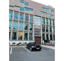 Großzügiger Schreibtischplatz im DI Coworking Berlin – 247, Nähe Ostkreuz