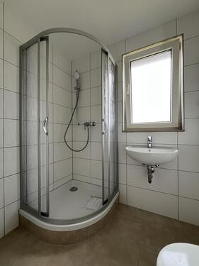 Foto - Erstbezug nach Sanierung - kleine 3-RW im 1. OG mit Duschbad