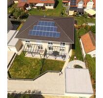 Effizienzhaus40 mit PV-Anlage und vier Zimmern in Inchenhofen