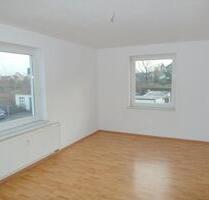 Helle 2-Zimmer-Wohnung in RÖDERAU mit Laminatboden, Essküche & Bad mit Dusche - Zeithain