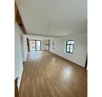 Neuwertige 3-Zimmer Wohnung in Toplage| Energieeffizient KfW55 | Balkon | Einbauküche | TG | Keller - Neustadt an der Aisch