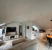 Helle 3,5 Zimmer DG-Wohnung mit Balkon in Freudenberg