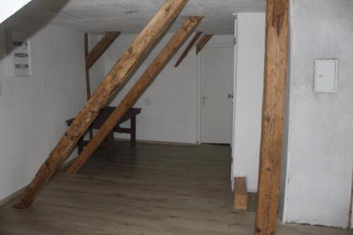 Foto - Dachwohnung zu vermieten - 500,00 EUR Kaltmiete,
