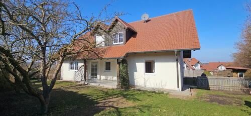 Foto - EG-Wohnung 120m² 5 ZKB Terrasse Garage ruhige Ortsrandlage