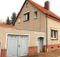 Großes Haus mit Garten, Garage und großzügigen Nebengebäuden - Mansfeld