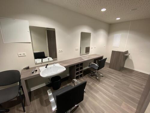 Foto - Friseursalon im EDELWEISS Seniorenzentrum -komplett ausgestattet!