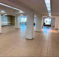 Ladenfläche plus Kellerräume und Aufzug zu mieten - Unterdießen