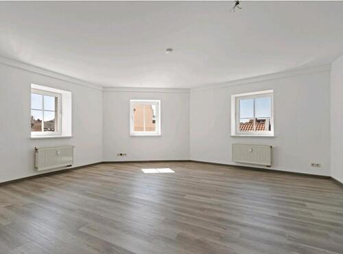 Foto - 1 Zimmer Dachgeschoßwohnung zur Miete in Halle (Saale)