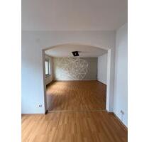großzügige 4-Zimmer-Wohnung mit Garten im 5 Familienhaus - Grävenwiesbach