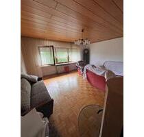 Helle 3-Zimmer-Wohnung mit Balkon, Garage & Gartenanteil - Burghaslach