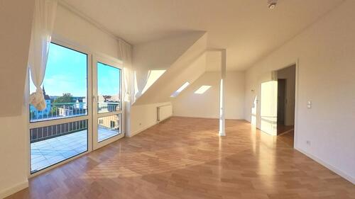 Foto - Helle 2-Raum Wohnung (EBK, Balkon, Stellplatz, Keller)