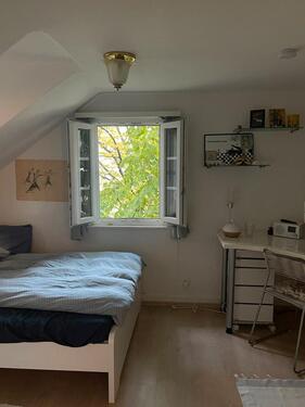 Foto - Mobilierte Dachgeschoss Wohnung ab dem 1.11 einzelnpaar