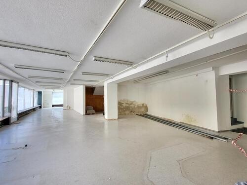 Foto - Preisgünstige Lagerflächen - 1.230,00&nbsp;EUR Kaltmiete, ca.&nbsp; 615,00&nbsp;m&sup2;