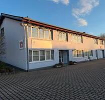 Wohnung Büroeinheit mit Garten, Garage und vielseitiger Nutzung - Baunatal