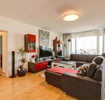 *Wohnen mit Aussicht* 3,5 Zimmer Wohnung mit Mainblick, Balkon, Aufzug und Kfz-Stellplatz - Bischofsheim