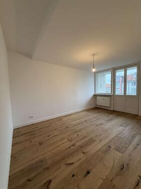 Foto - Kernsaniert & Erstbezug: Hochwertige 2-Zimmer-Wohnung mit Balkon in Berlin-Tempelhof