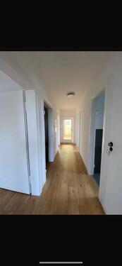 Foto - Neu Renovierte 3-Zimmer Wohnung