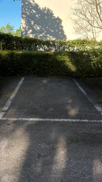 Foto - Outdoor Car Parking Space nearby Airport and S bahn station