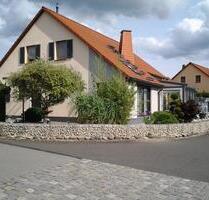 Freistehendes Einfamilienhaus mit tollem Garten - Küps